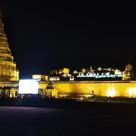 Funky Monkey Home Stay Hampi Exteriör bild