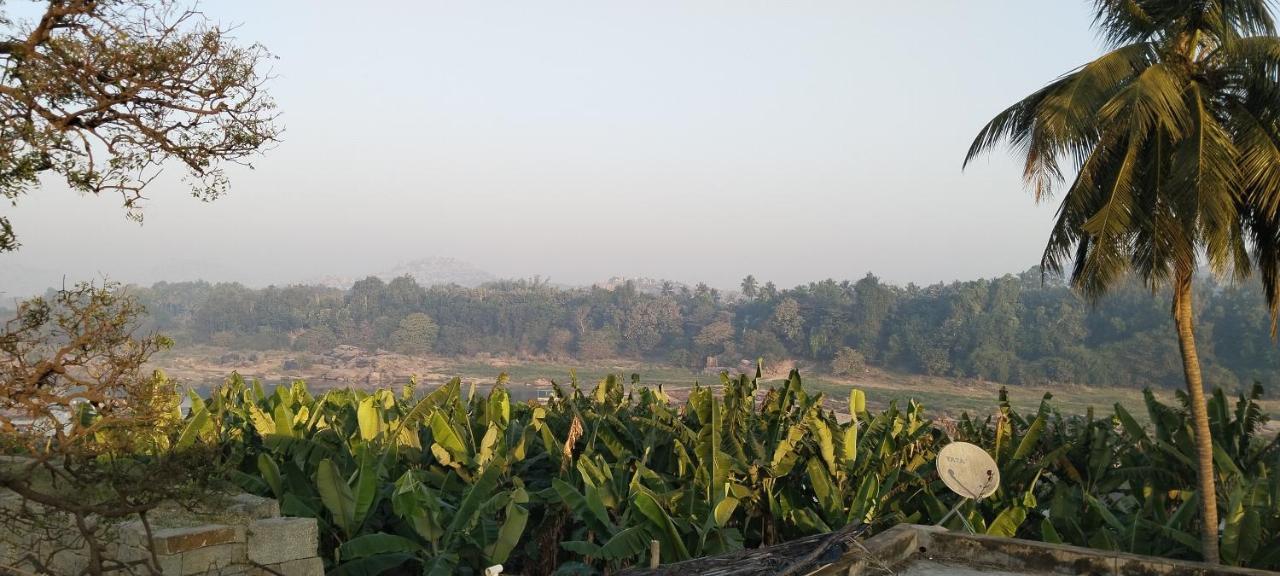 Funky Monkey Home Stay Hampi Exteriör bild