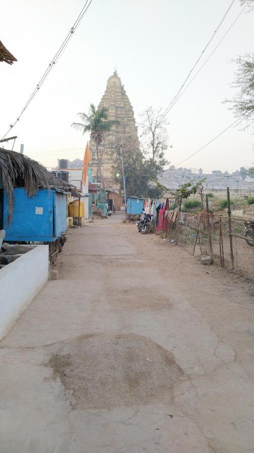Funky Monkey Home Stay Hampi Exteriör bild