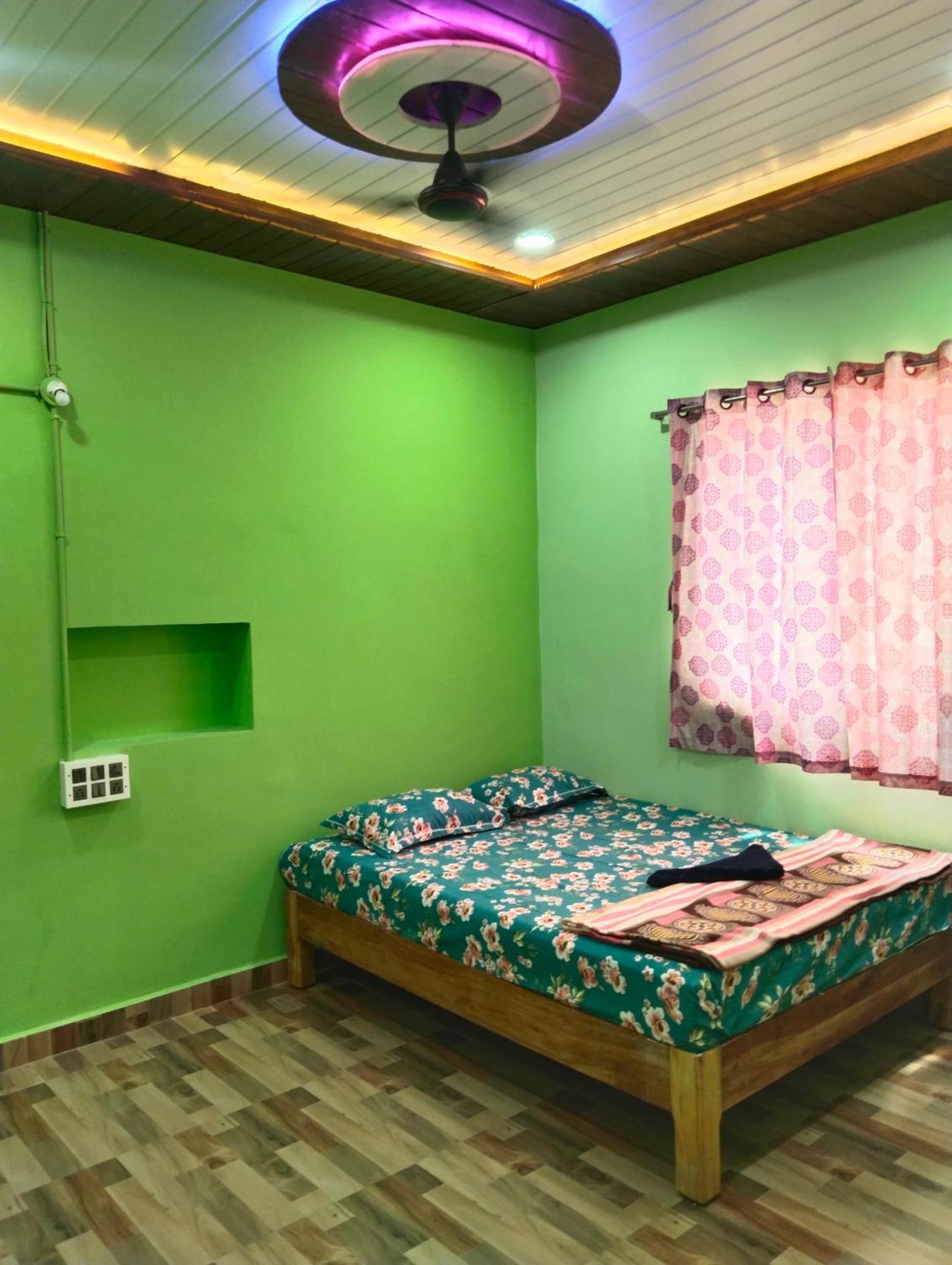 Funky Monkey Home Stay Hampi Exteriör bild