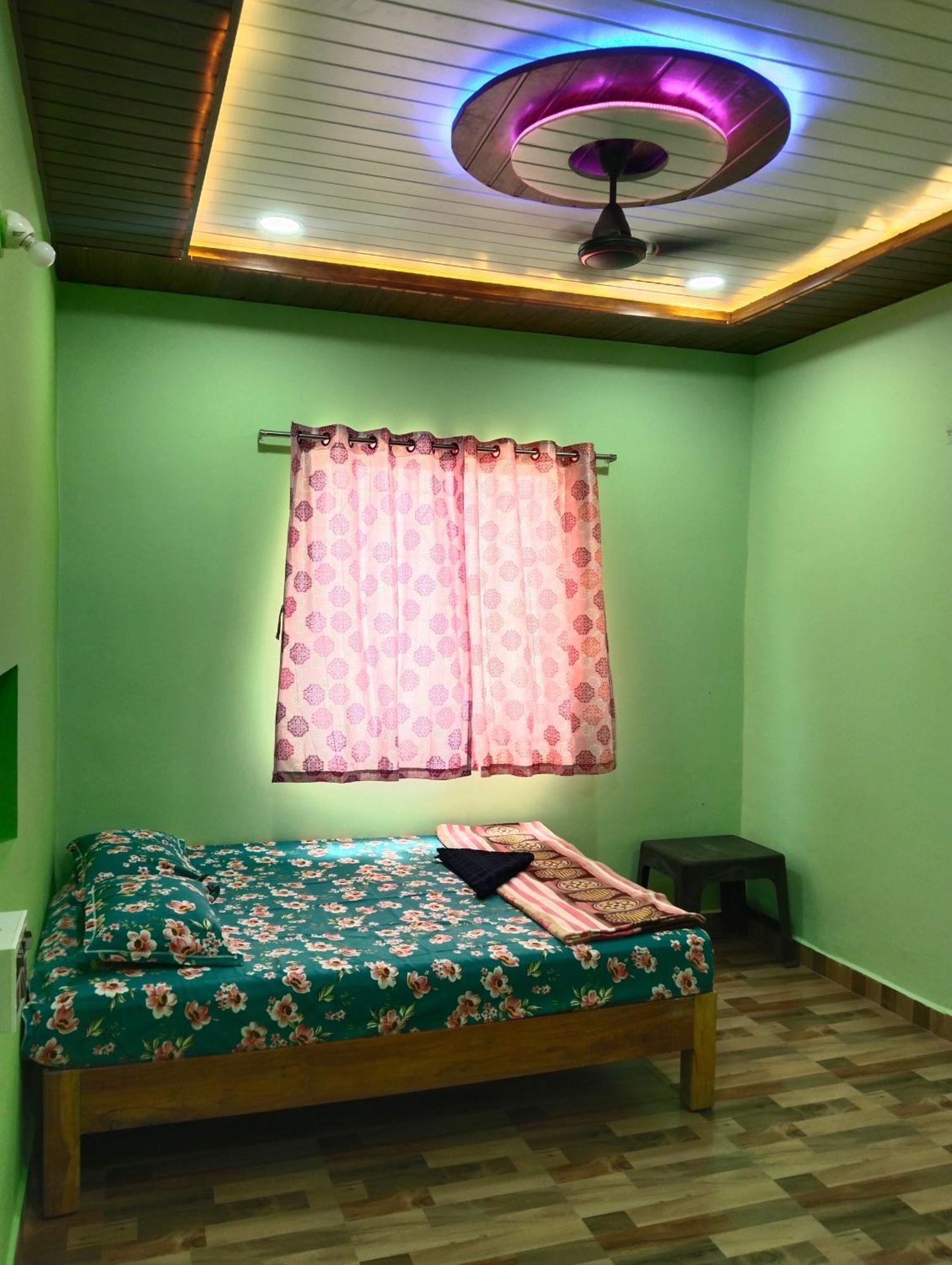 Funky Monkey Home Stay Hampi Exteriör bild