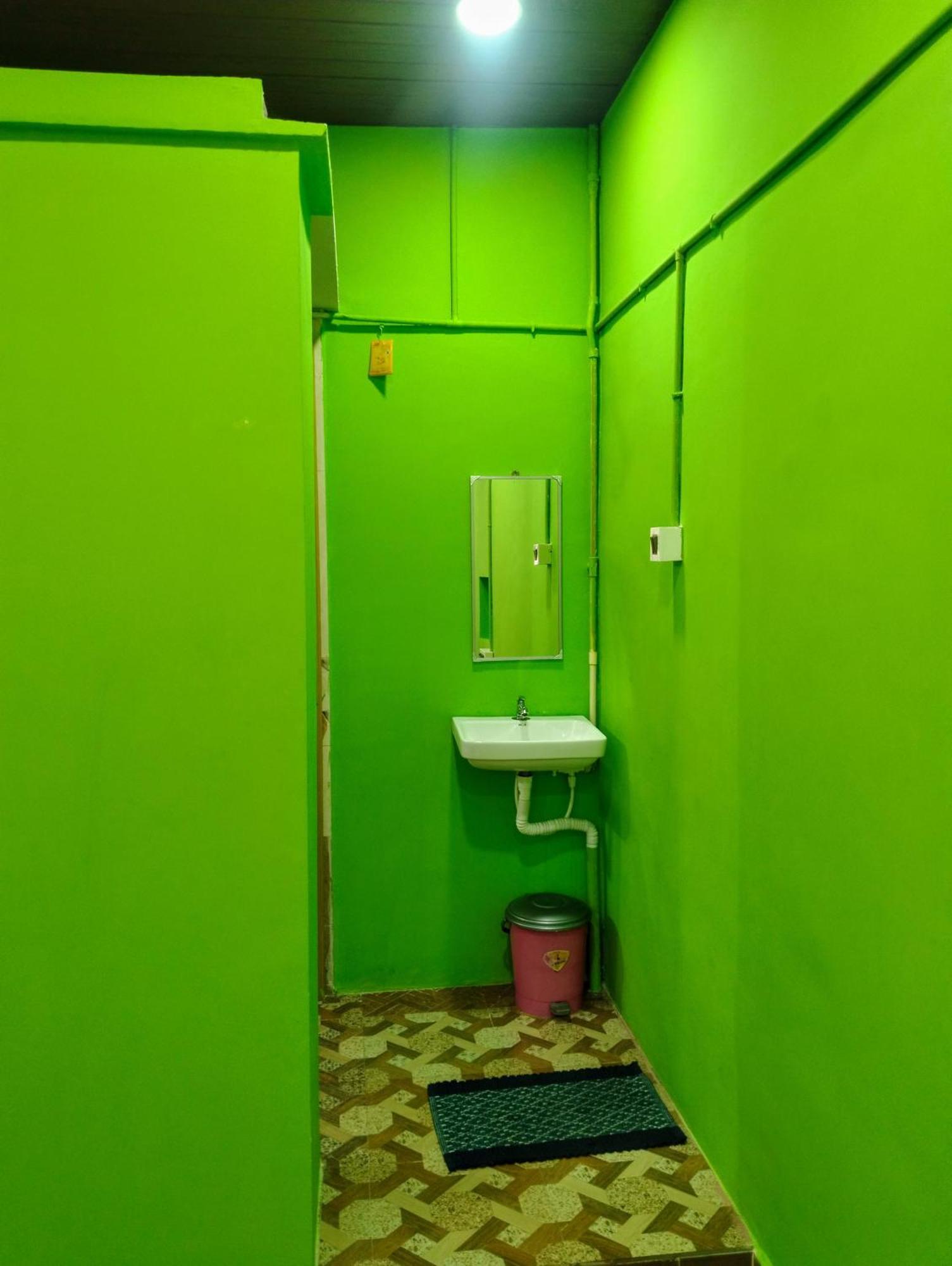 Funky Monkey Home Stay Hampi Exteriör bild