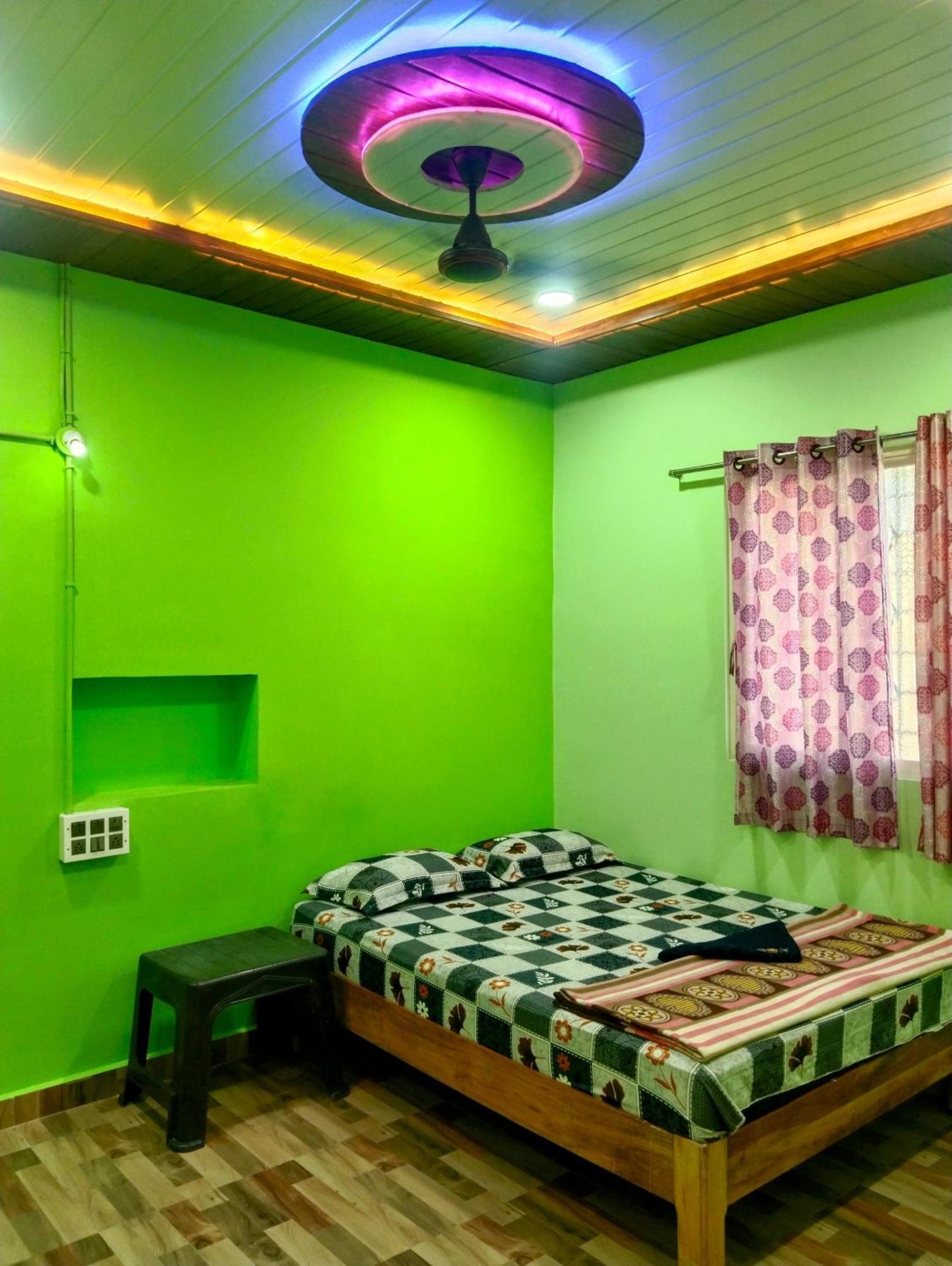 Funky Monkey Home Stay Hampi Exteriör bild